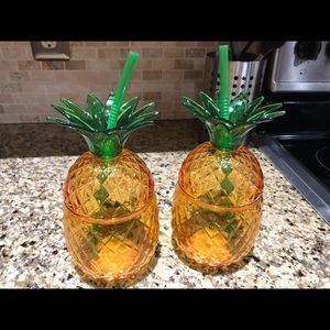 NWT plastic pineapple tumblers with straws